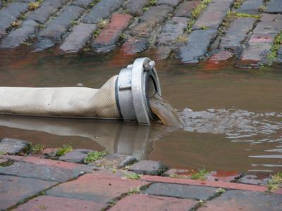 Auspumpen von Kellerräumen